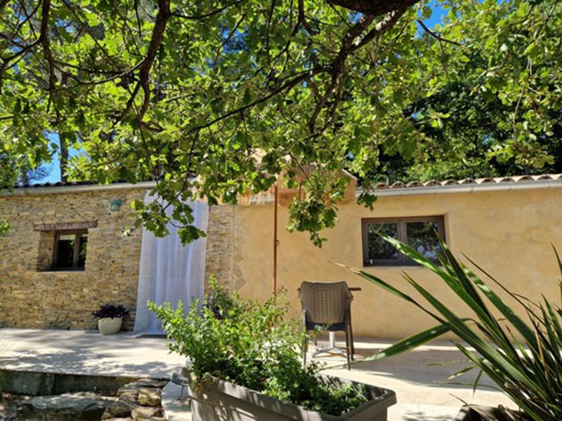 Tastefully decorated gîte with airco and heated pool