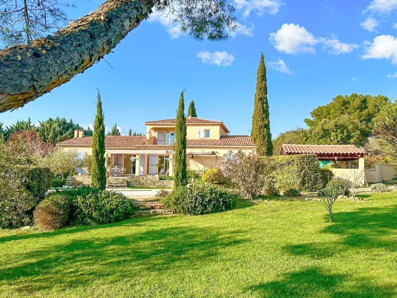 Villa photo 2
