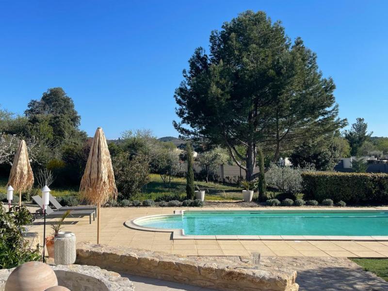 Beautiful villa with pool close to Mont-Ventoux