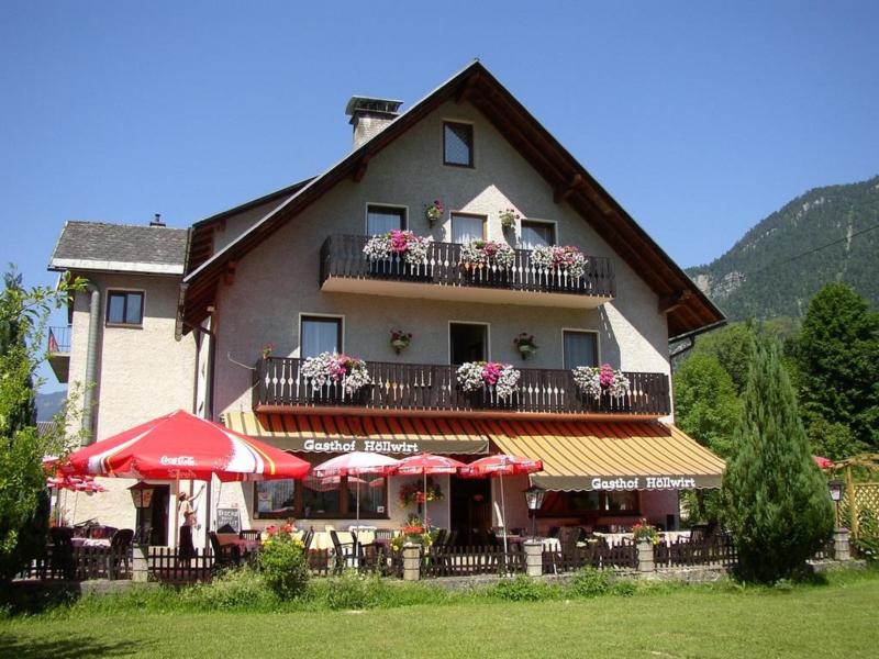 Cosy flat, view of Hallstättersee
