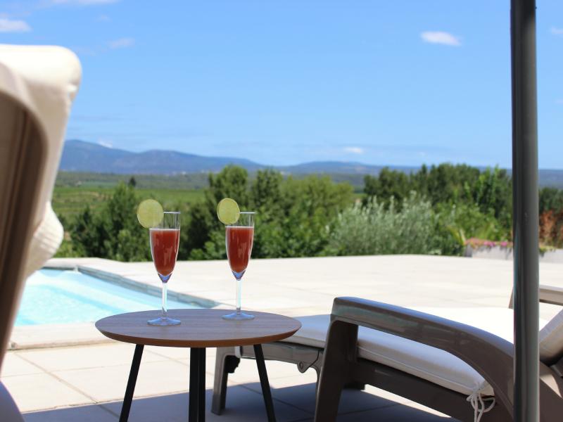 Luxuriöse Villa mit Pool und Panoramablick
