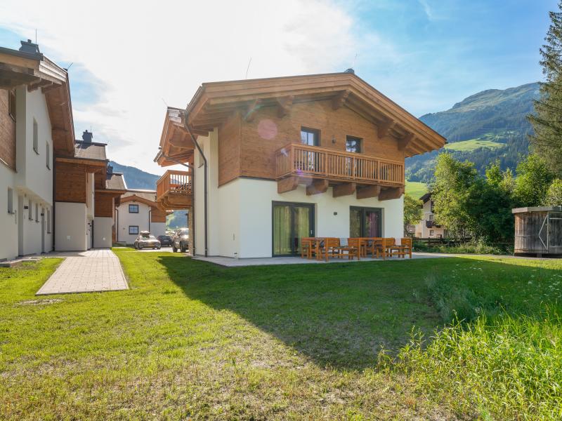 Exclusive chalet with wellness near ski lift