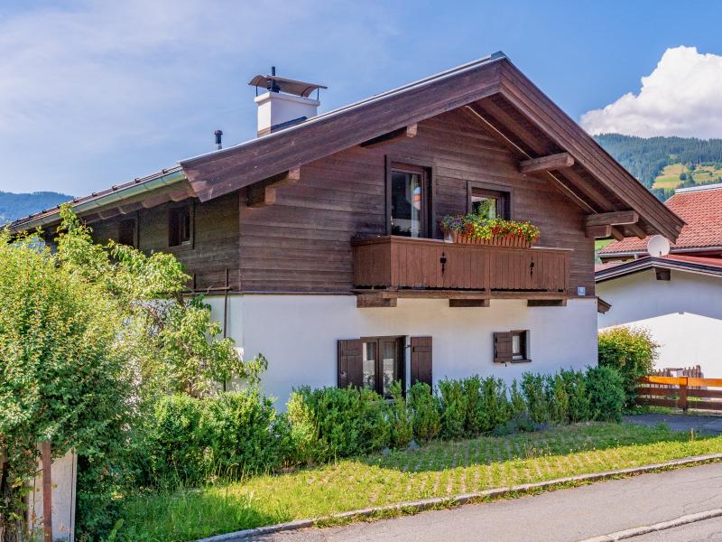Cosy holiday apartment, only 450m to the ski lift