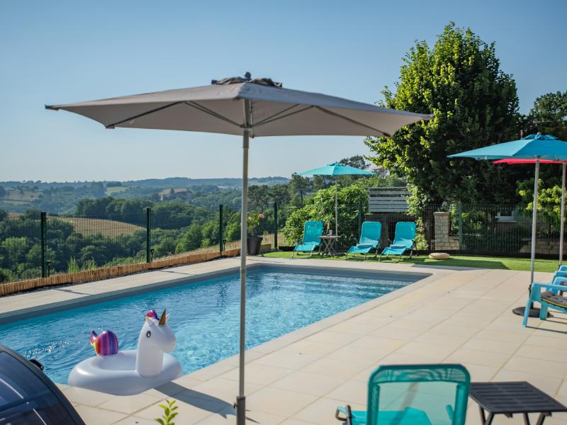 Schönes Ferienhaus mit privatem Pool und Aussicht
