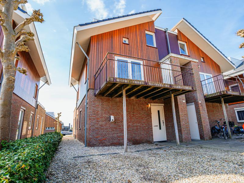Luxuswohnung mit Terrasse am Wasser
