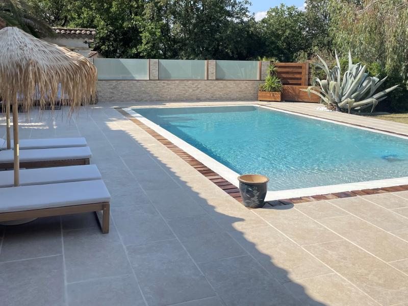 Luxe villa met airco & privezwembad, 10 km van zee