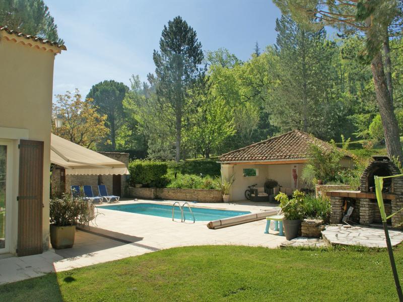 Villa bien située avec piano et piscine privée