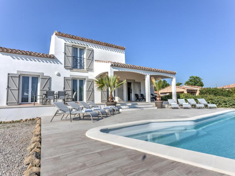 Spacious villa with pool and panoramic views