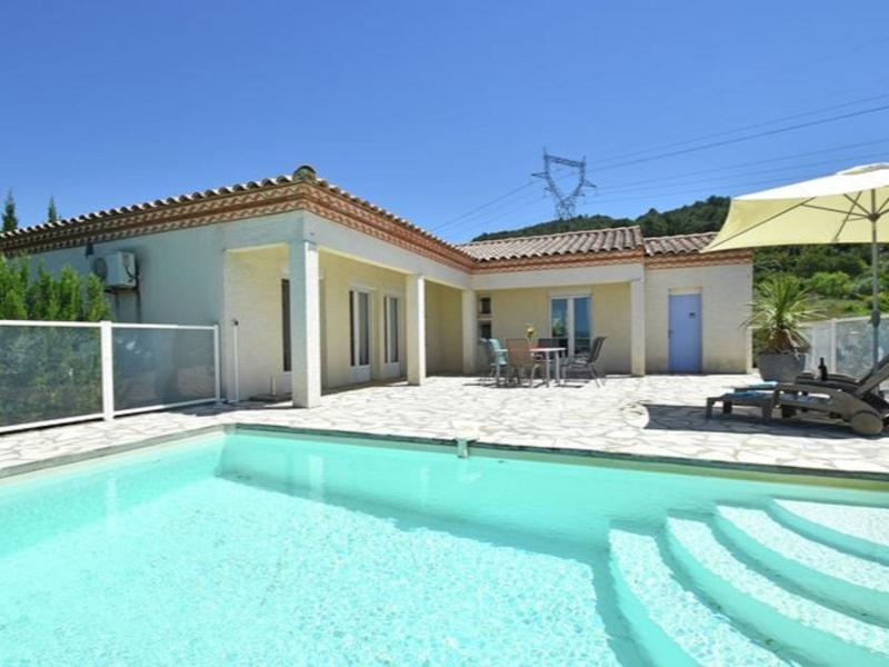 Beautifully located villa with private pool