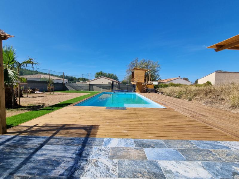 Moderne und komplette Villa mit privatem Pool