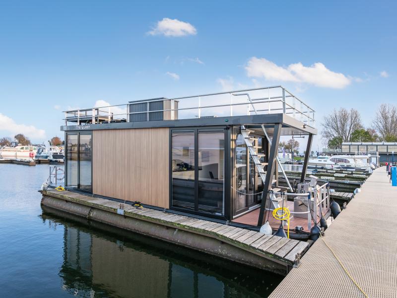 Beautiful houseboat for 2 in charming harbour