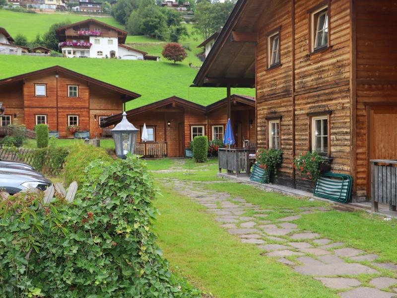 Romantic little chalet, only 300m to the ski bus
