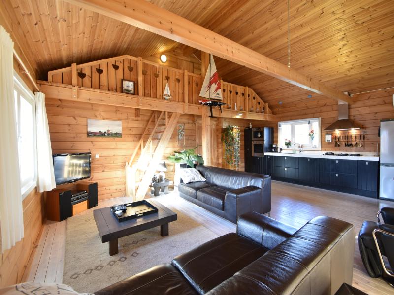 Cosy wooden chalet close to the Oosterschelde