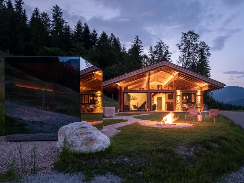 Luxury chalet with swimming pond and sauna