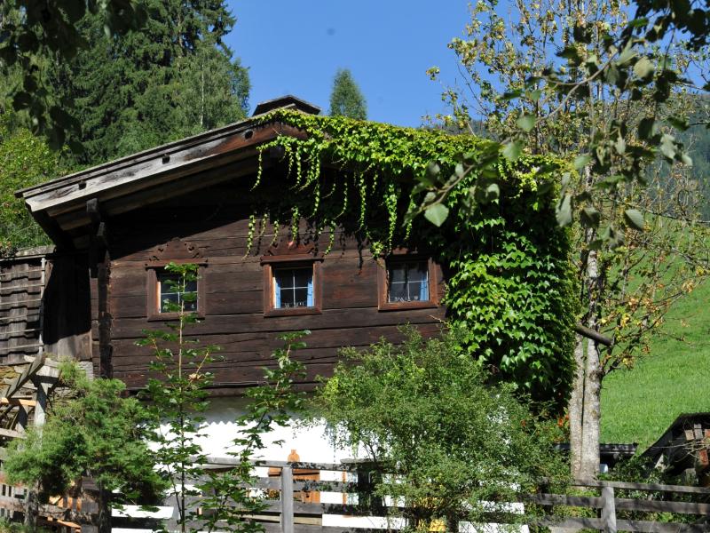 Chalet bij de rivier op 1 km van de skilift