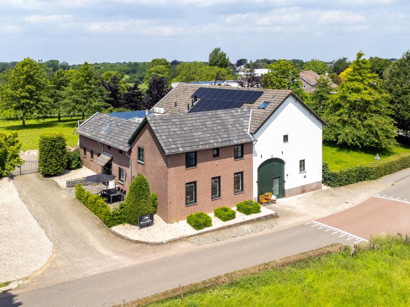 Sehr schönes Bauernhaus mit großer Terrasse