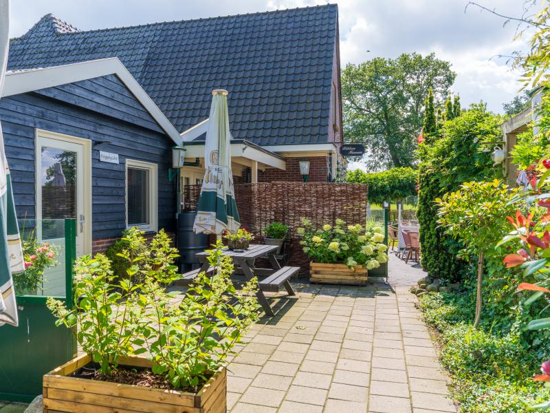 Heerlijk nieuw appartement met tuin en serre