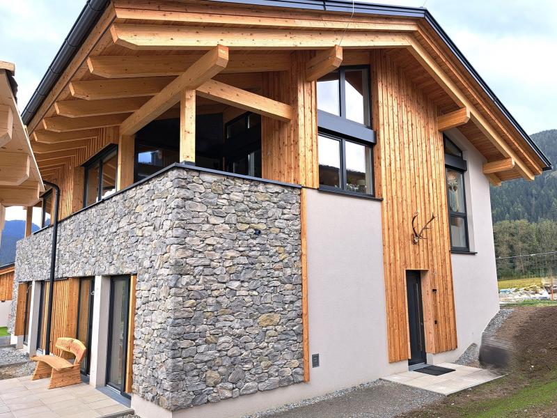 Wunderschöne Ski-in-Ski-out-Hütte mit Carport
