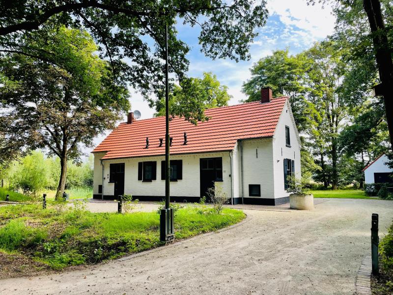 Gemütliches Haus am Rande des Waldes
