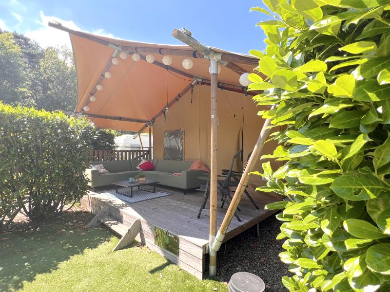 Luxury safari tent with a hot tub on the Veluwe