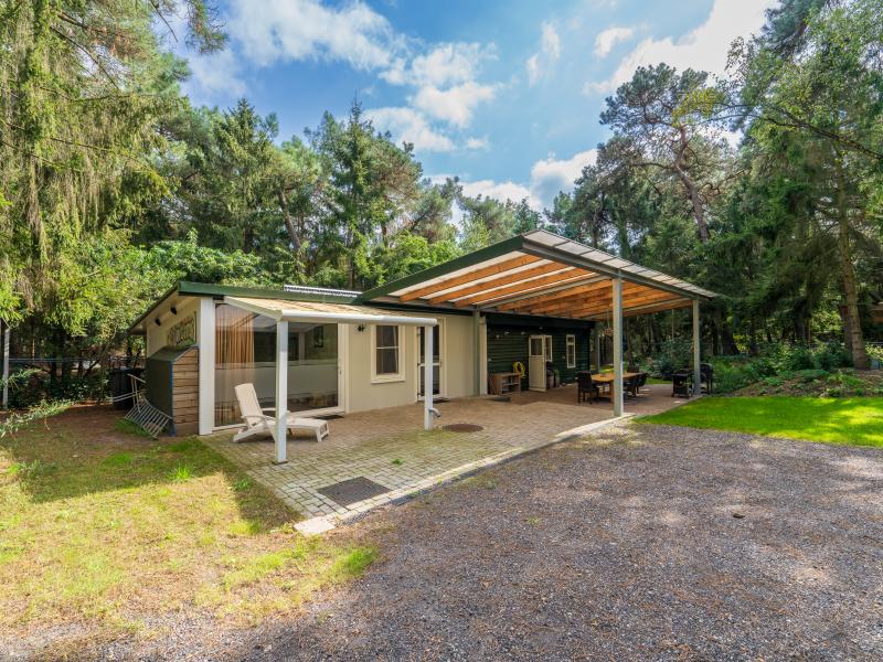 Schönes Ferienhaus mit Wellness im Wald
