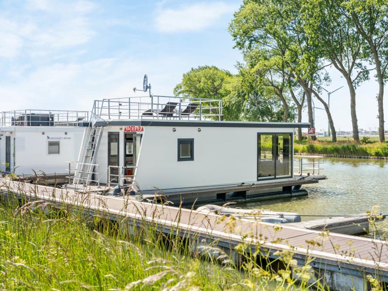 Prachtige huisboot met uitzicht op het water