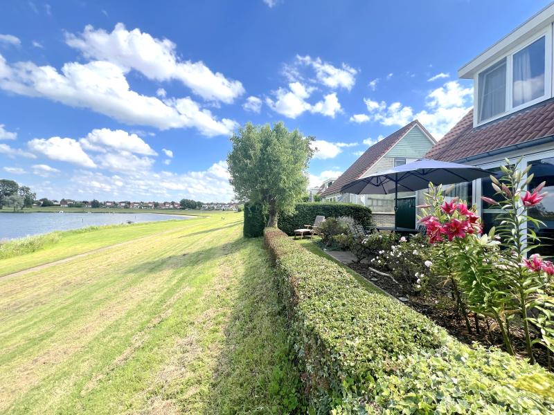 Geräumiges Ferienhaus am Wasser in Stevensweert
