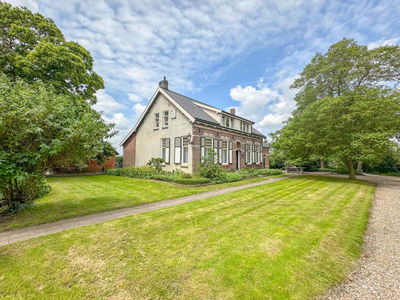 Schönes freistehendes Haus mit Schwimmbad