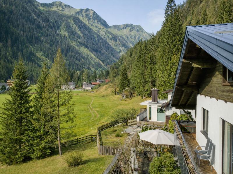 Villa photo 2