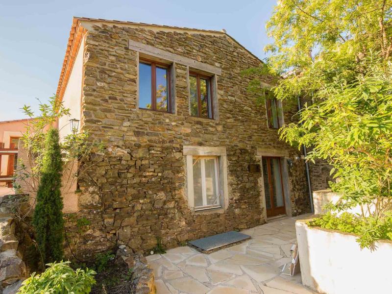 Cosy house with wood stove and shared pool