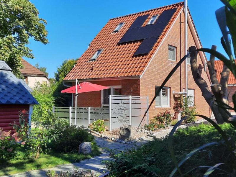 Modern holiday home with sauna in Wiek on Rügen
