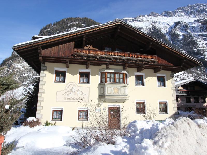 Cosy apartment near the ski bus to Sölden