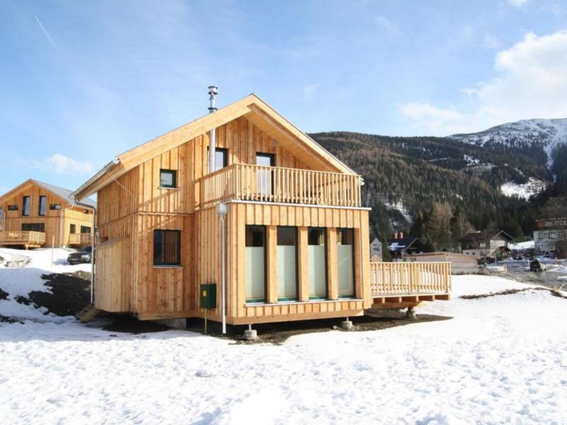 Chalet with sauna and direct access to the piste