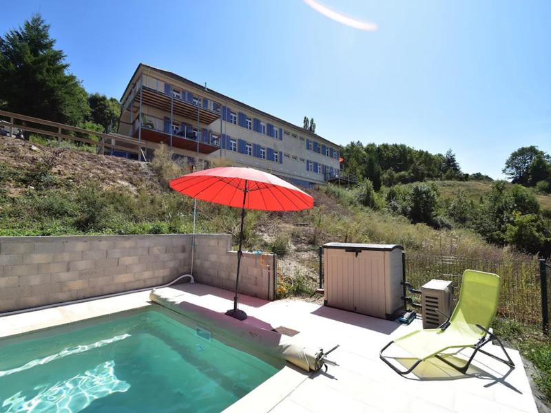Modern appartement in Cuzy met gedeeld zwembad