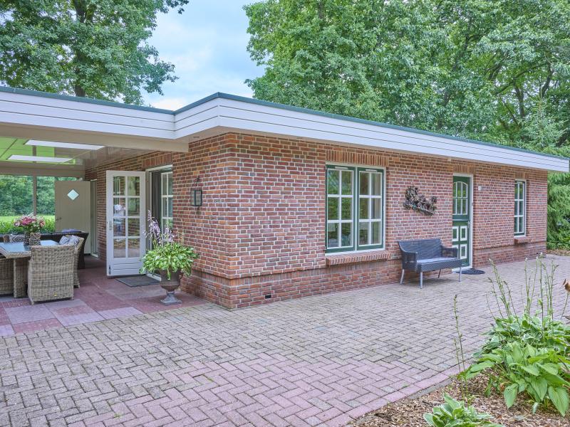 Fijn vakantiehuis met bubbelbad en buitenhaard
