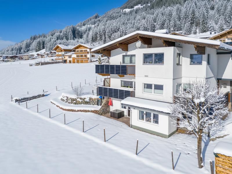Sonnige Ferienwohnung, Terrasse und Bergblick