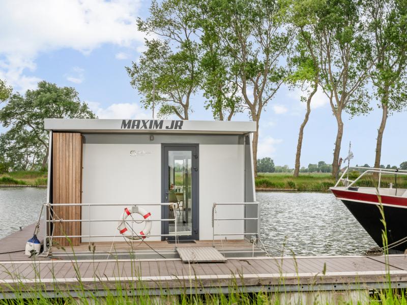 Woonboot met terras en prachtig uitzicht