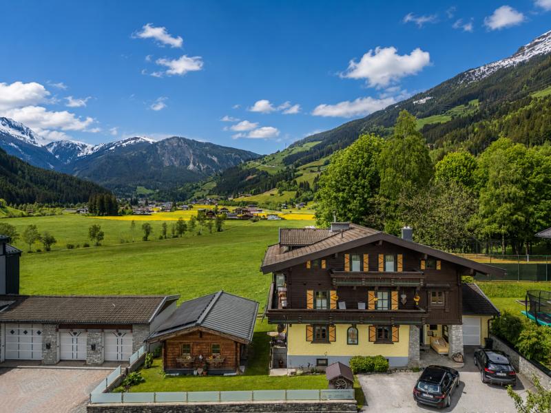 Urige Gemütlichkeit in den Bergen mit Terrasse