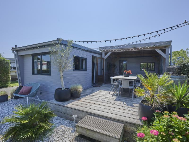 Ibiza style chalet vlak bij de zee