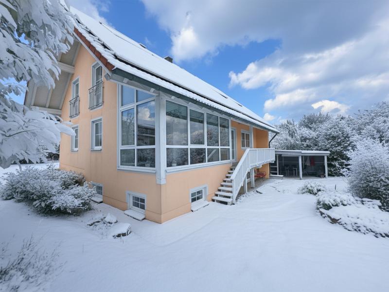 Freistehendes Ferienhaus mit Terrasse und Garten