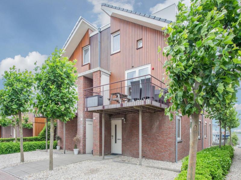 Begane grond appartement direct aan het water