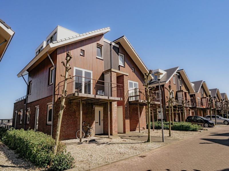 Modern appartement met vrij zicht over het water