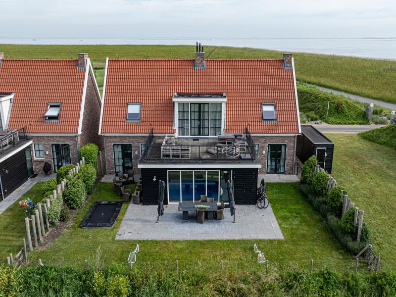 Luxe villa met zwembad, sauna en nabij zee