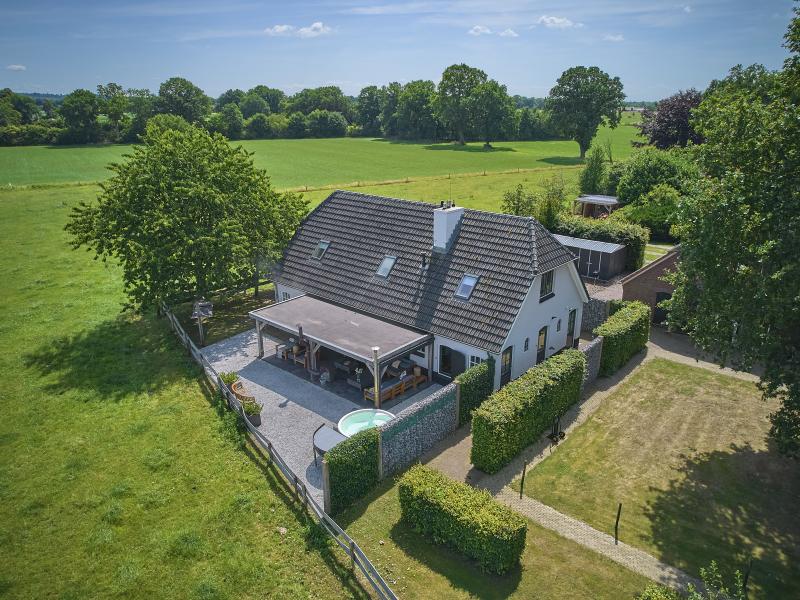 Prachtige wellnessvilla met sauna en hottub