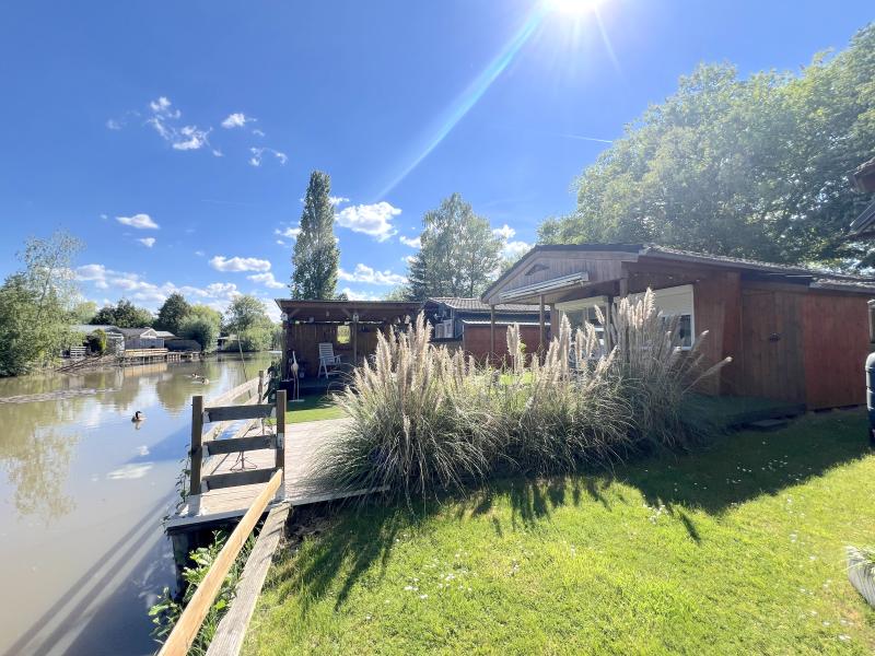 Gezellig vakantiehuisje aan het water