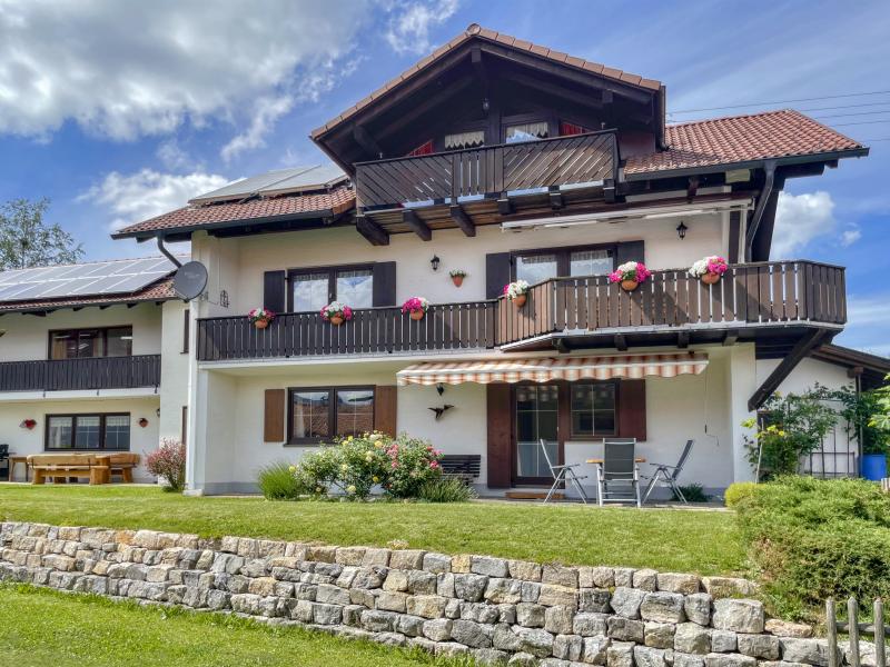 Wohnung in Oberbayern mit Ofen und Terrasse