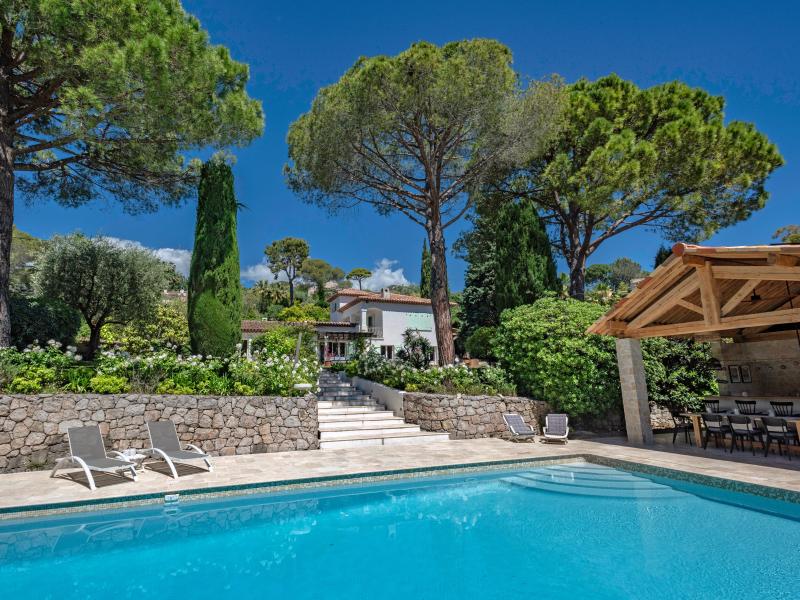 Luxe villa met airco, privézwembad en poolhouse