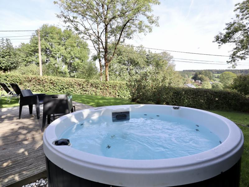 Cosy chalet with spa and beautiful views