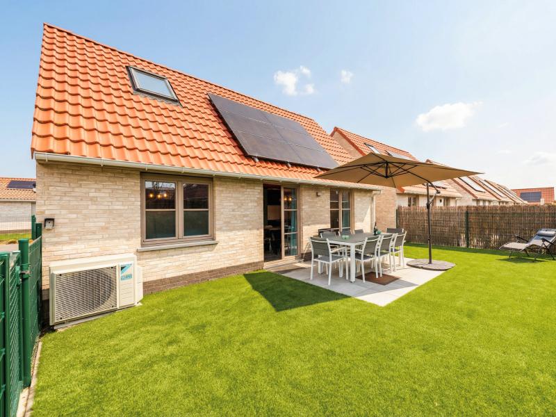 Vissershuis op domein Westhinder nabij zee