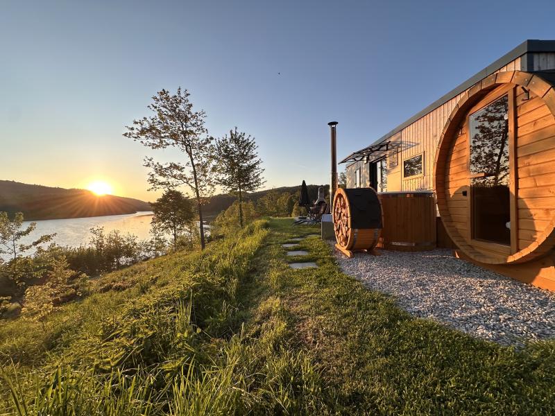 Tiny-Chalet direkt am See mit Sauna & HotTub